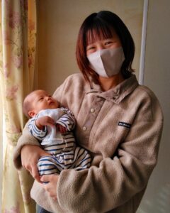 産休・育休中のスタッフさんが、お子さんを連れて挨拶に来てくれました！
